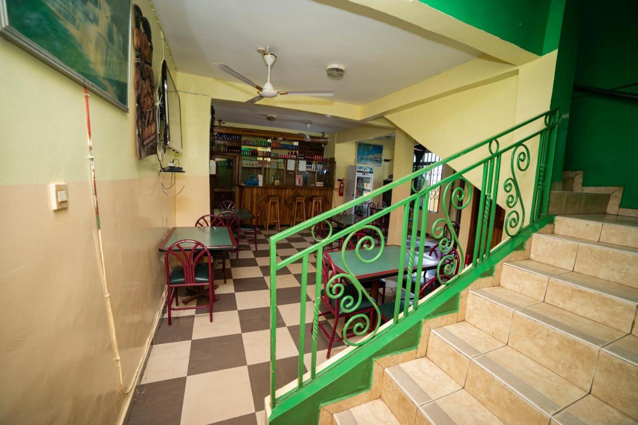 Bombay Hotel อักกรา ภายนอก รูปภาพ
