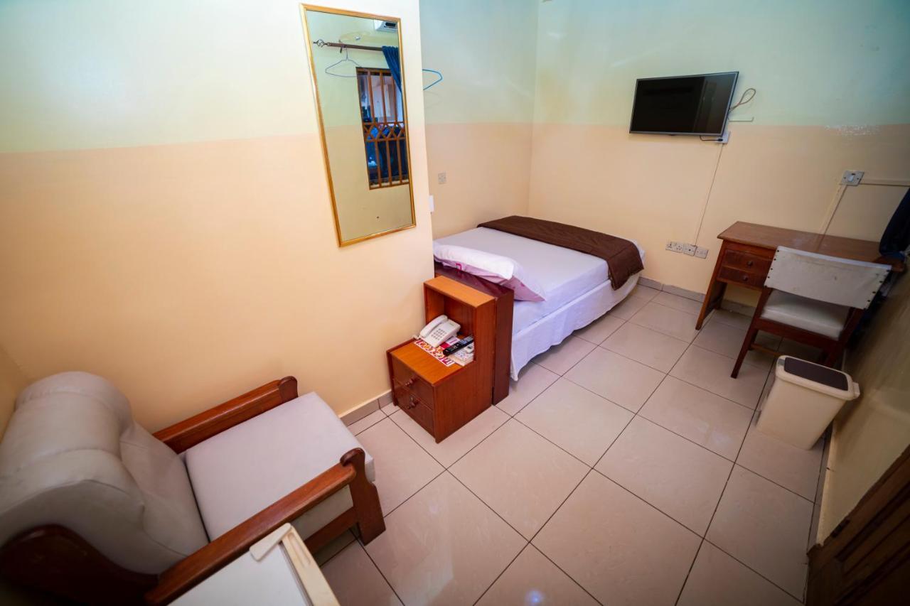 Bombay Hotel อักกรา ภายนอก รูปภาพ